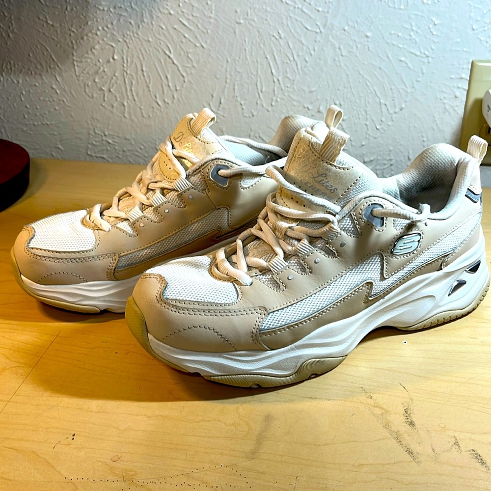 Sketchers women’s low top sneakers, D-Lites